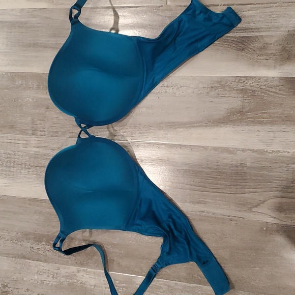 36DD Victoria secret Bombshell - Picture 2 of 2